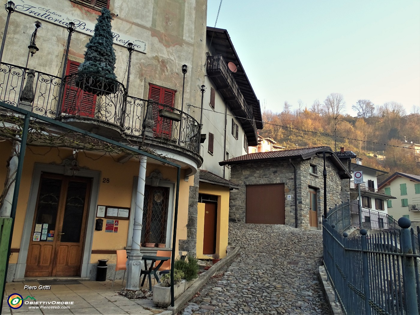 18 Il sent. 514 si avvia presso il Ristorante Breve Respiro.JPG